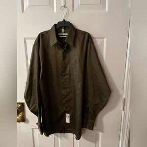 NWT Mens long sleeve, regular fit dress shirt. Sleeve length 34/35